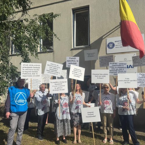 Angajații Antifraudă din Deva au ieșit în stradă