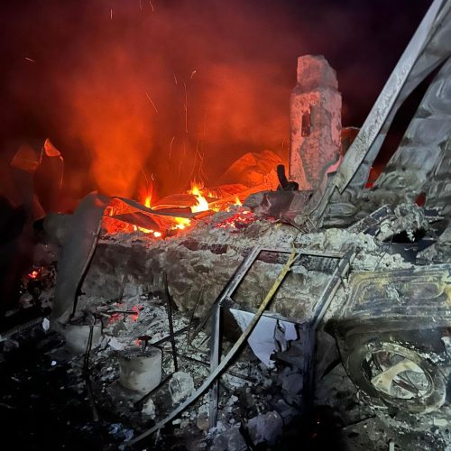 Cabana Gențiana din Retezat, mistuită de flăcări. Pompierii au mers aproape 3 ore pe jos până la intervenție